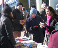 more people at vegan stall